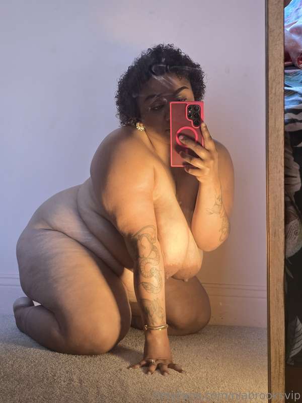 I was feeling a type of way after my bath this morning 🫦  3