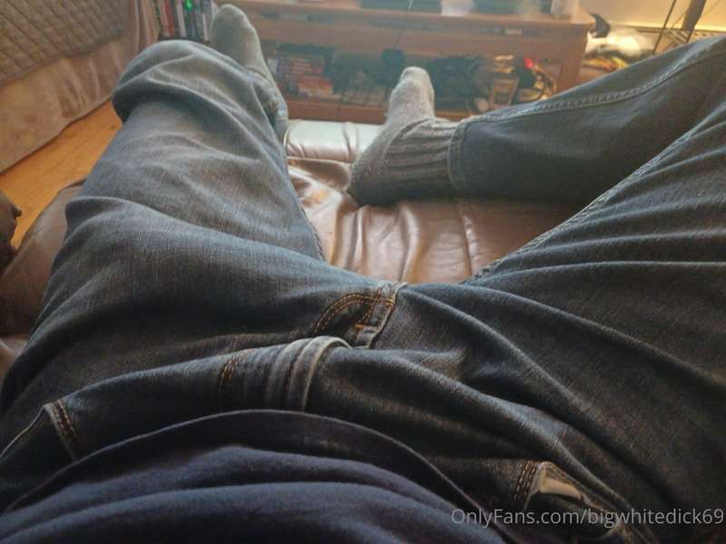 I think there's something in my pants trying to get out 🤔🤔