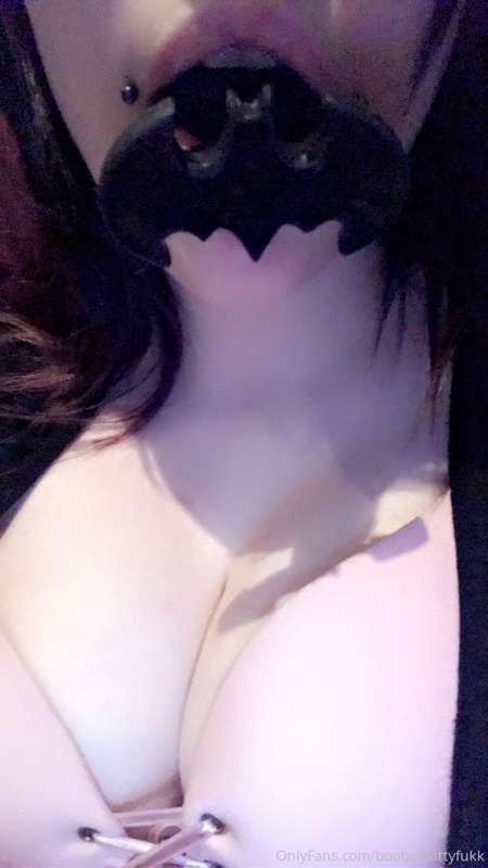 Guess what is about to happen 😈 Handcuffs & Some anal fun! W..