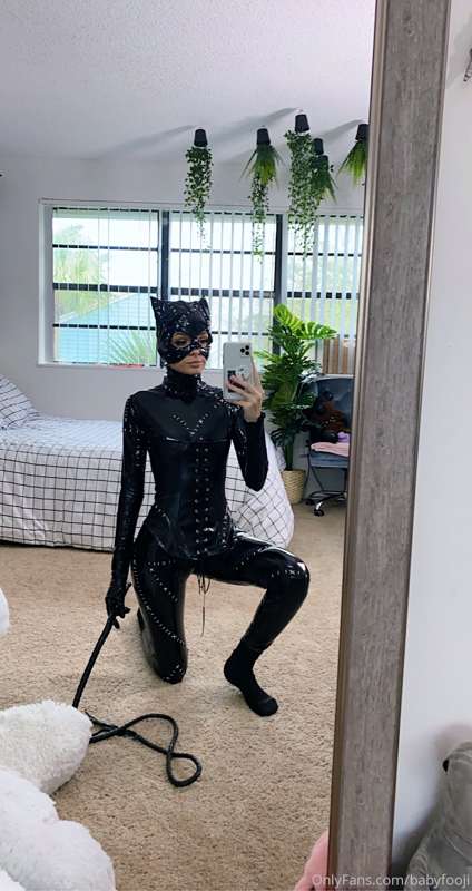 Catwoman (latex) pt. 2 🐱💗 Im definitely bringing this set ba.. 27
