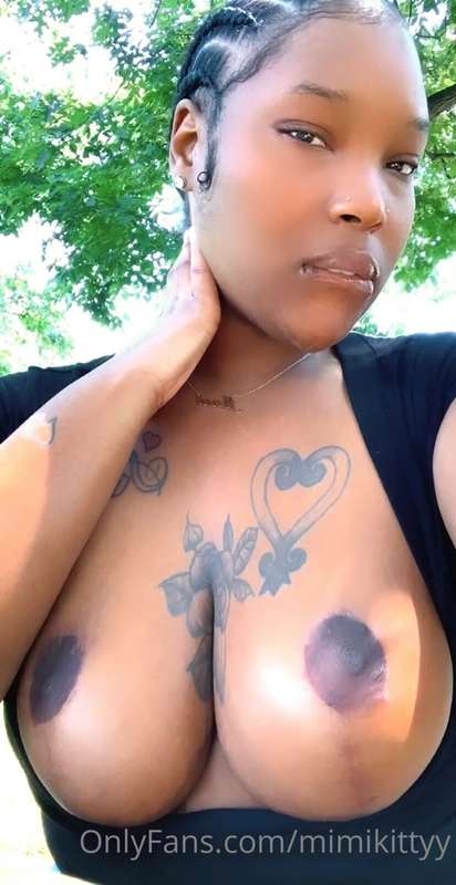 I need nipple kisses NOT apologizes! 😉😘☺️ #tittytuesday 1