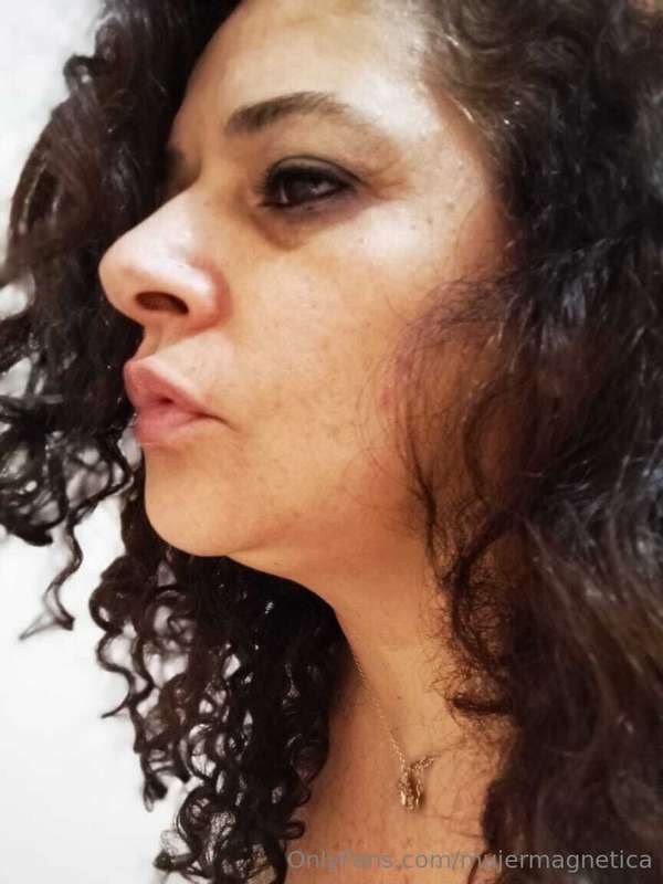 Te levantás, me adorás… y luego haces lo que yo quiera. Así .. 1