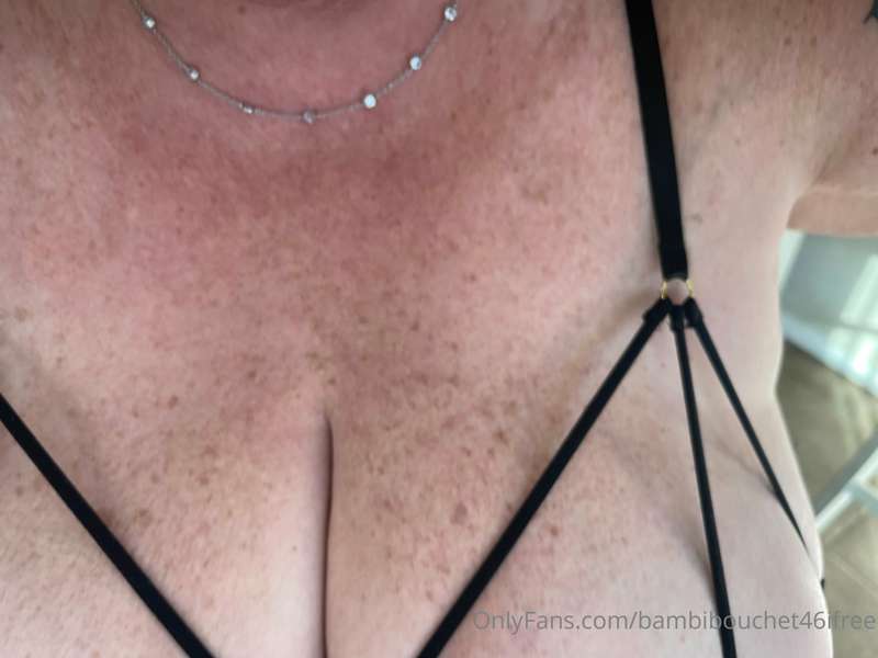 Big titty Tuesday and Tacos (pink ones only)…. Let’s have so.. 2