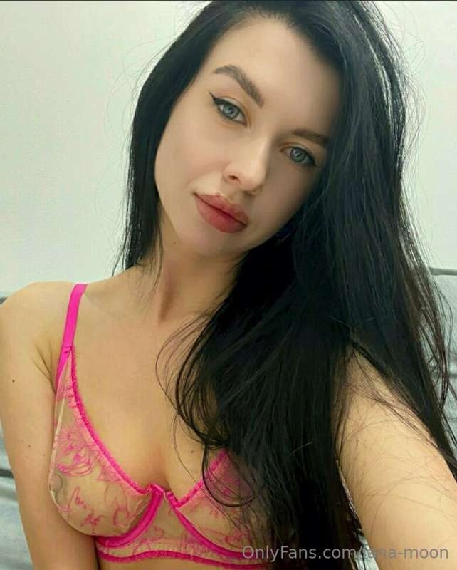 ## @Alisi_asias horny and alone at home🥵 She wants to play w.. 1