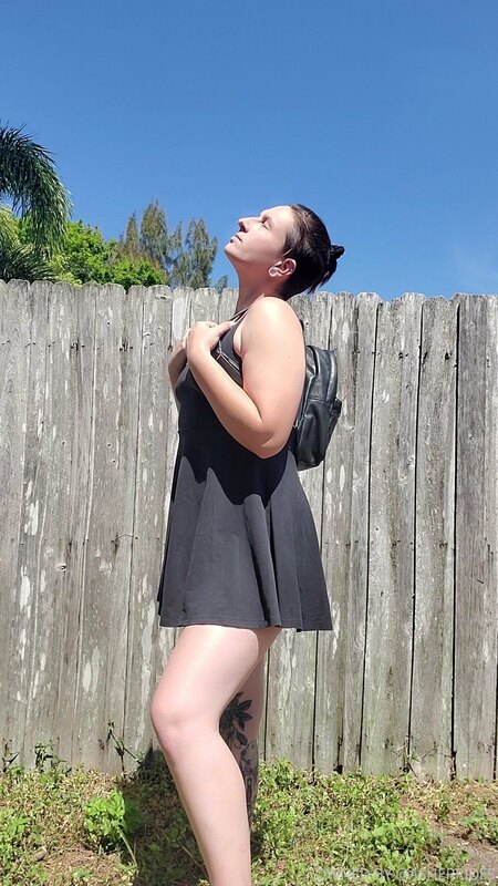 Send me a tip and I'll show you whether I'm wearing panties .. 3