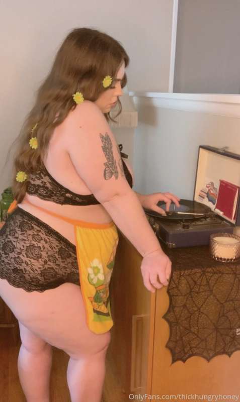 POV:
*pt 1*
I’m your very *hippie* housewife! 
We love all t.. 26