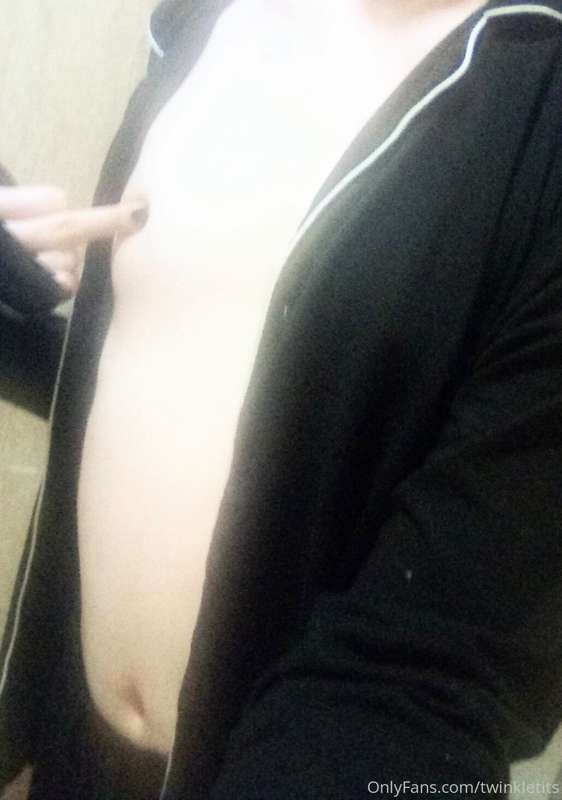i'll get back on the nudes now 😘
anybody want a taste? 👅