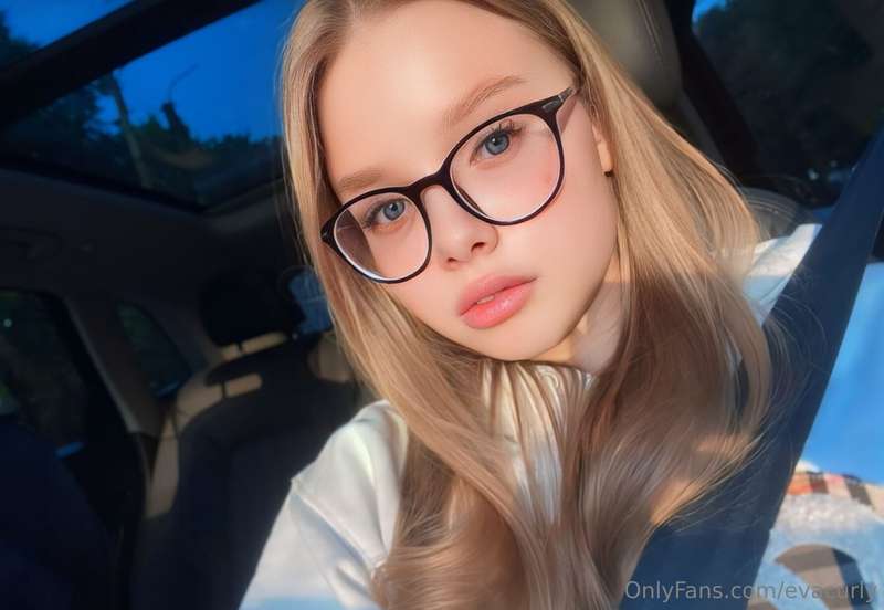 *FREE SUBSCRIPTION* @nicolewow
This girl @nicolewow a real h..