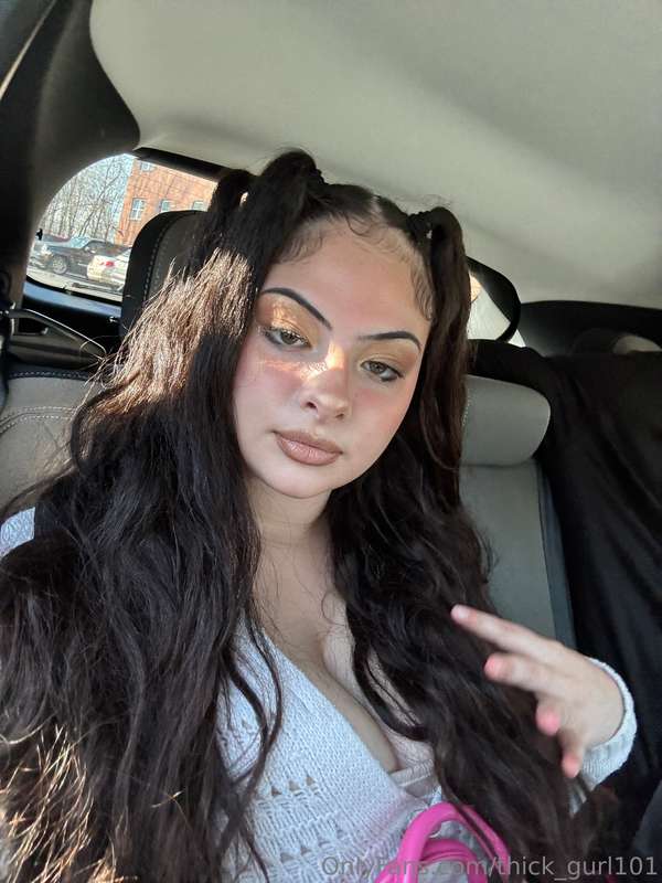 Swipe right silly 🤪  4