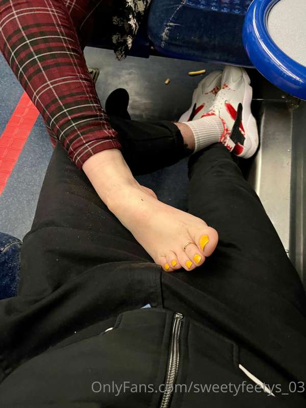 Lick my feet clean after a night out 🔥 10