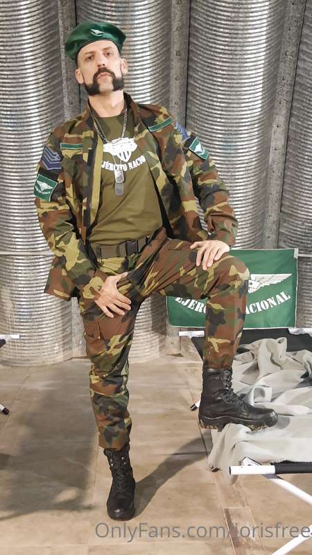 🇺🇸 A production company turned me into General Joris. Looks ..