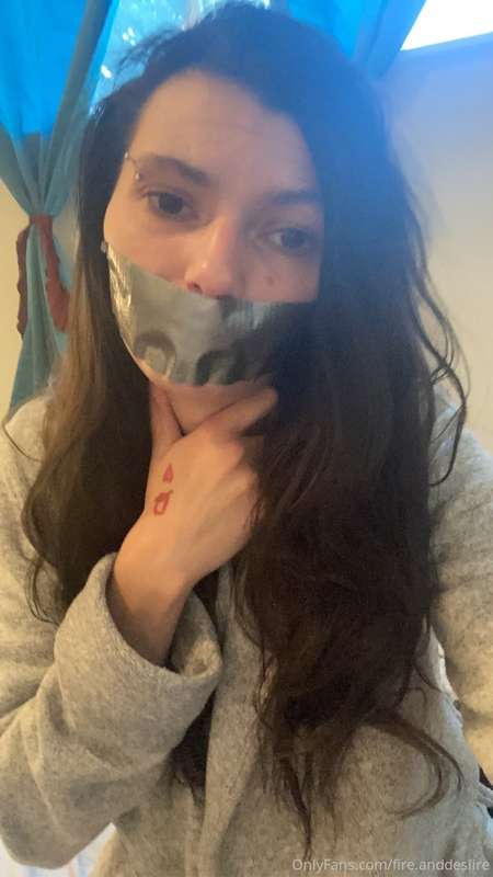 Anyone into bdsm?? I’m your girl 🔥 2