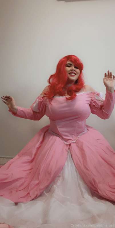 Do y’all want to see princesses/ cosplay as part of Hallowee.. 3