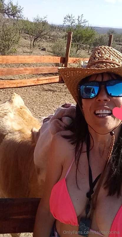 Hoy en la Granja le damos de comer a Melba y al Chapulín, el.. 5