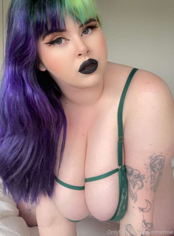 New hair and tattoo reveal tonight 😉 9