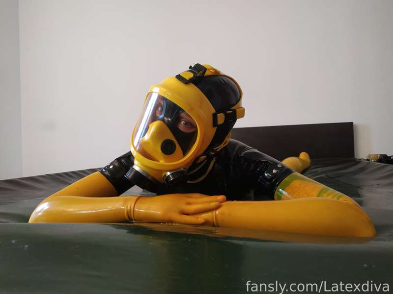 Latexdiva - Fansly - 28 Aug, 2022 17