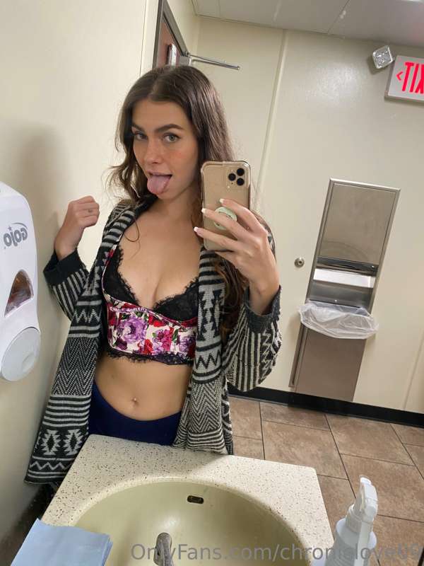 I’m just too horny for my own good… 🤤 someone plz cum in me .. 2