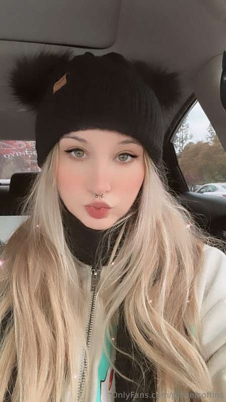 would u kiss me? 😚