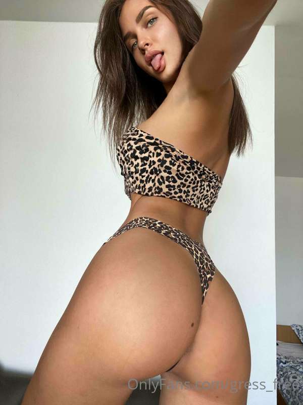 The first or the second? 🤤🤤 1
