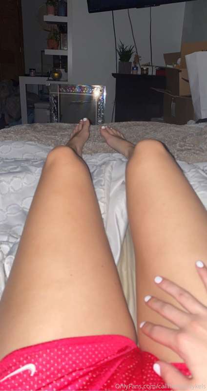 who likes feet pictures?👀👅