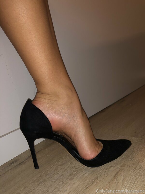 Would you like to see my whole outfit? - Love Kara ?