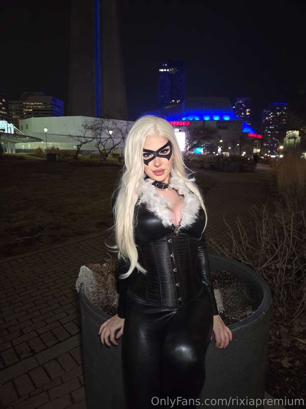 Had a great time at Toronto comiccon hehhehe now I have to m.. 2