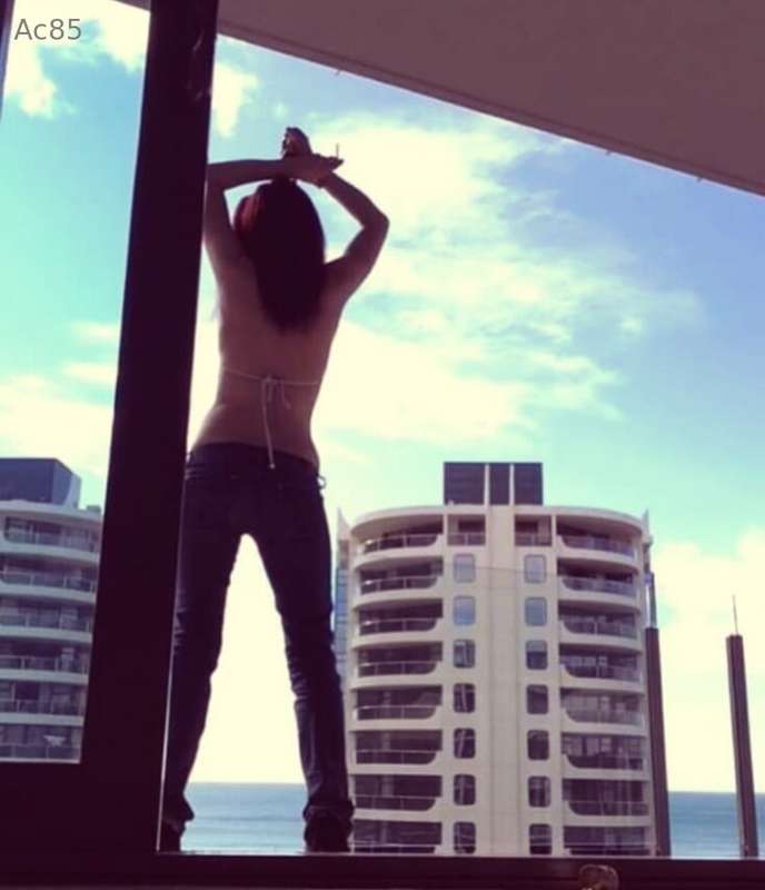 I see you baby shaking that ass….come play #hookahour