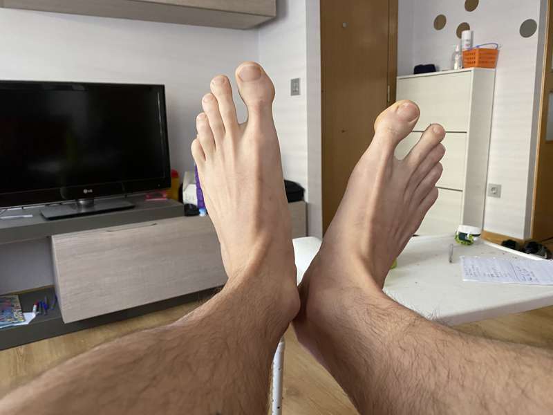 Closer Feet🧨
Pies Cercanos🧨