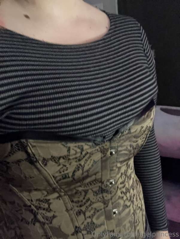 Hi I dressed up purty last night :3  2