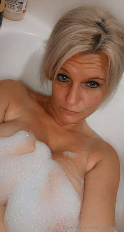 a bubble bath relaxes any bad day, have you tried it?💙