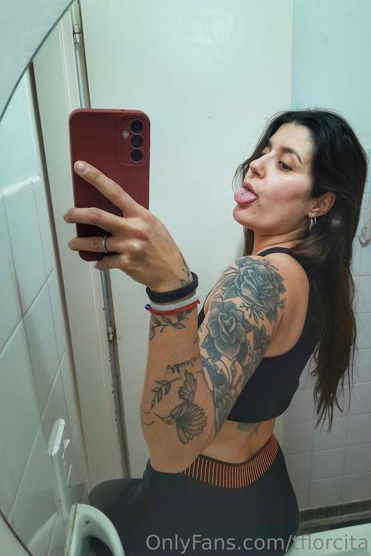 Hello,, I got out of the gym and got a little dirty! 🔥💦 3
