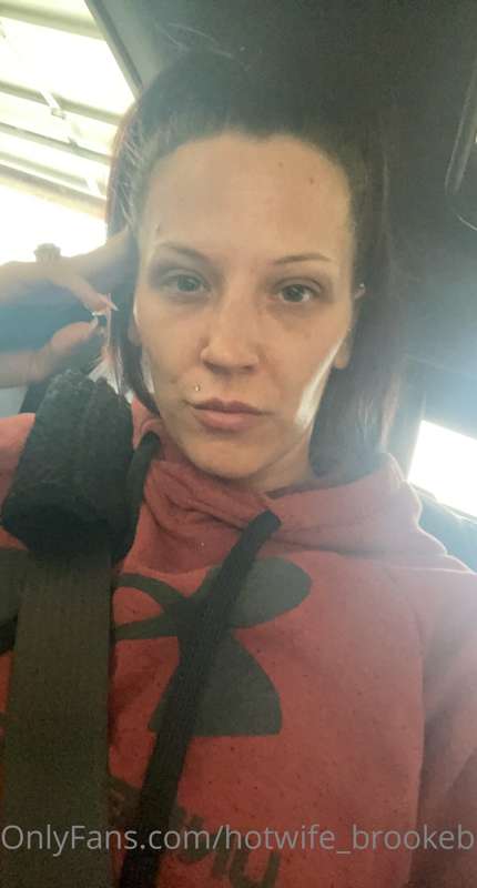 A little after gym selfie on this cold Friday afternoon!! 🥶👸..
