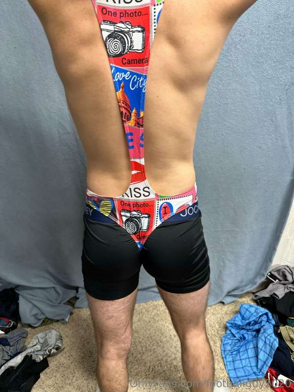 Not sure what this is the private is wearing! 6