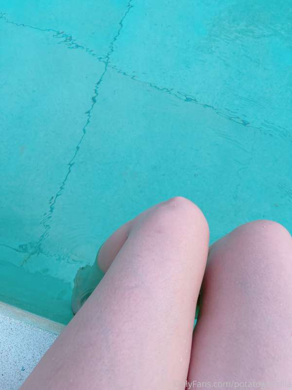 Some FREE thighs at swimming pool for yall 😩👌

P/S: I fotgot.. 12