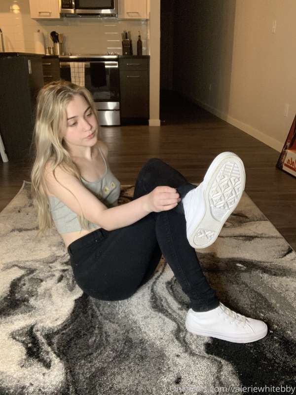 Removing my socks and shoes 💖 8