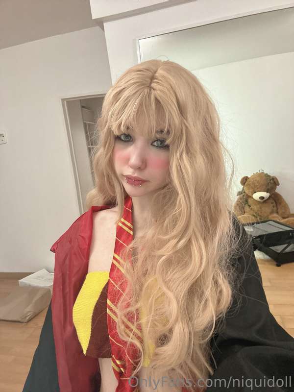 Hiii, I'm Hermione, wanna see some tricks? ❣️ I can put your.. 21