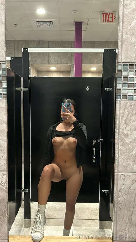 More gym pics 😌 peep the camel toe 🐫💕✨ 2