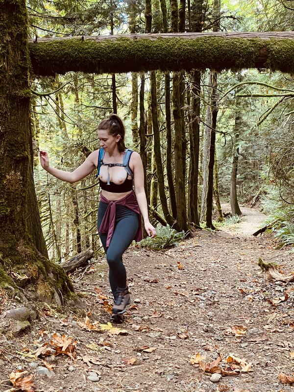 7.5 mile hike today! ⛰ 
✨ Tip on this post if you want me to.. 2