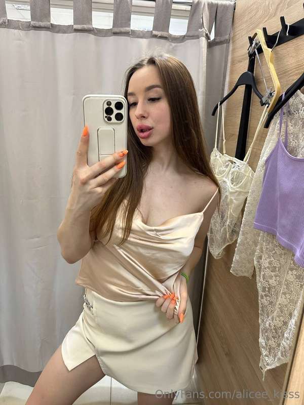 I need help ! I can't decide what suits me best ?🤔😍 1