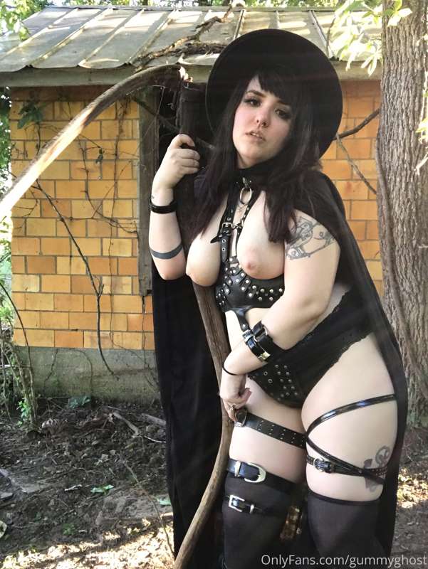 I may need to strip down to treat you properly 💉 3