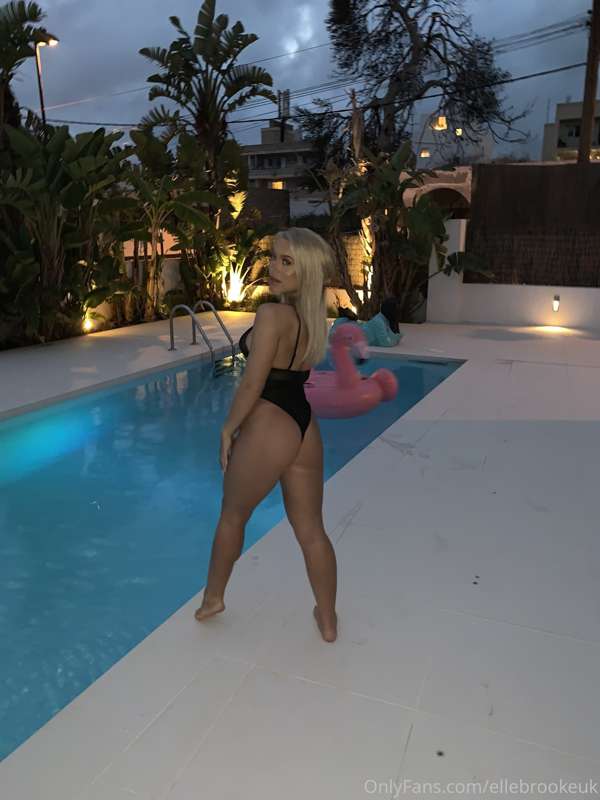 Have just landed in IBIZA and the heat is making me so fucki.. 22