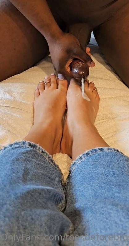 Cummy feet shots 🍆💦👣 with @jaydasfeetuk
