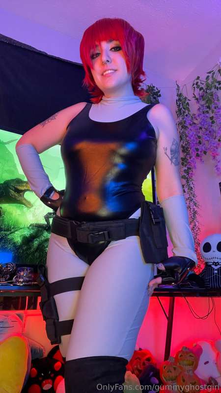 Regina from Dino Crisis cosplay! 🦖🖤 I’ll protect you from di..