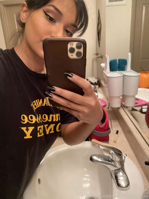 hello i just wanted my makeup look to be hyped up 🥺