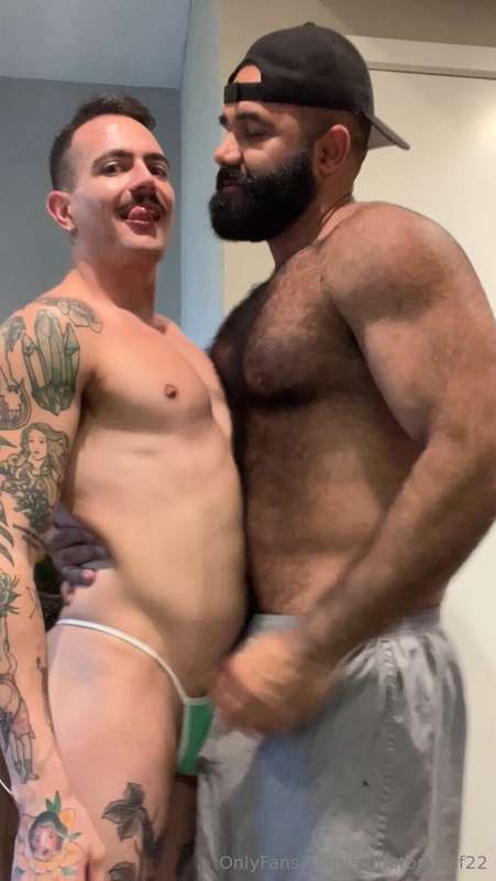 I’m obsessed with @goldguido 🥵😍
The mouth, the moaning, the .. 13