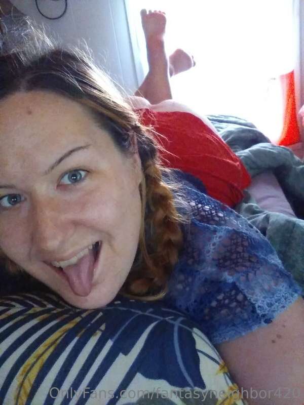 Just laying in bed, wishing I had someone to massage my thic.. 2