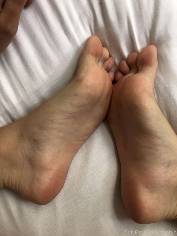 Who likes my little feet? 🦶 3