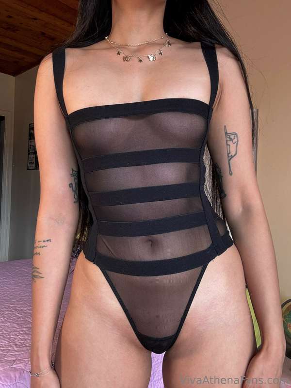 feeling like a vixen 🖤🏴‍☠️