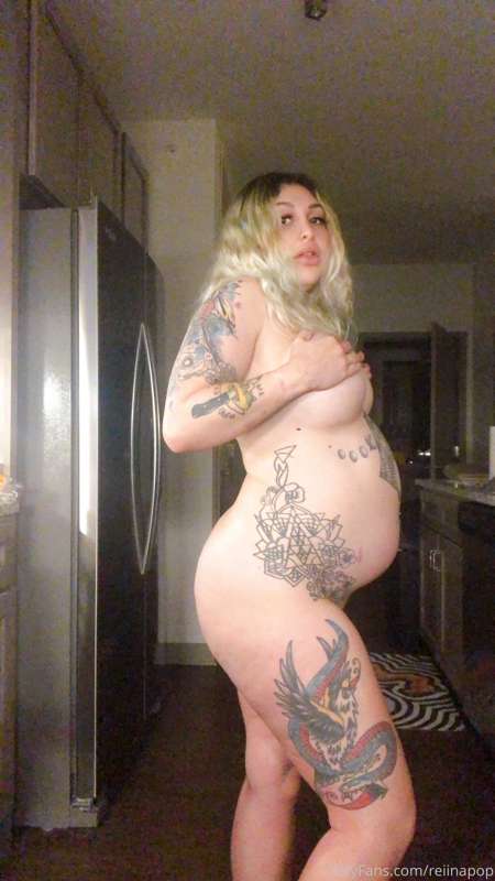 4L chug belly!! Sooo round and tight as a drum~ after I peed.. 7