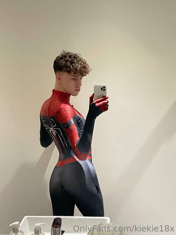 Happy Halloween from your friendly neighbourhood spider twin.. 29